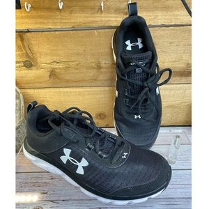 Under Amour men’s black and white charged assert 9 running shoes